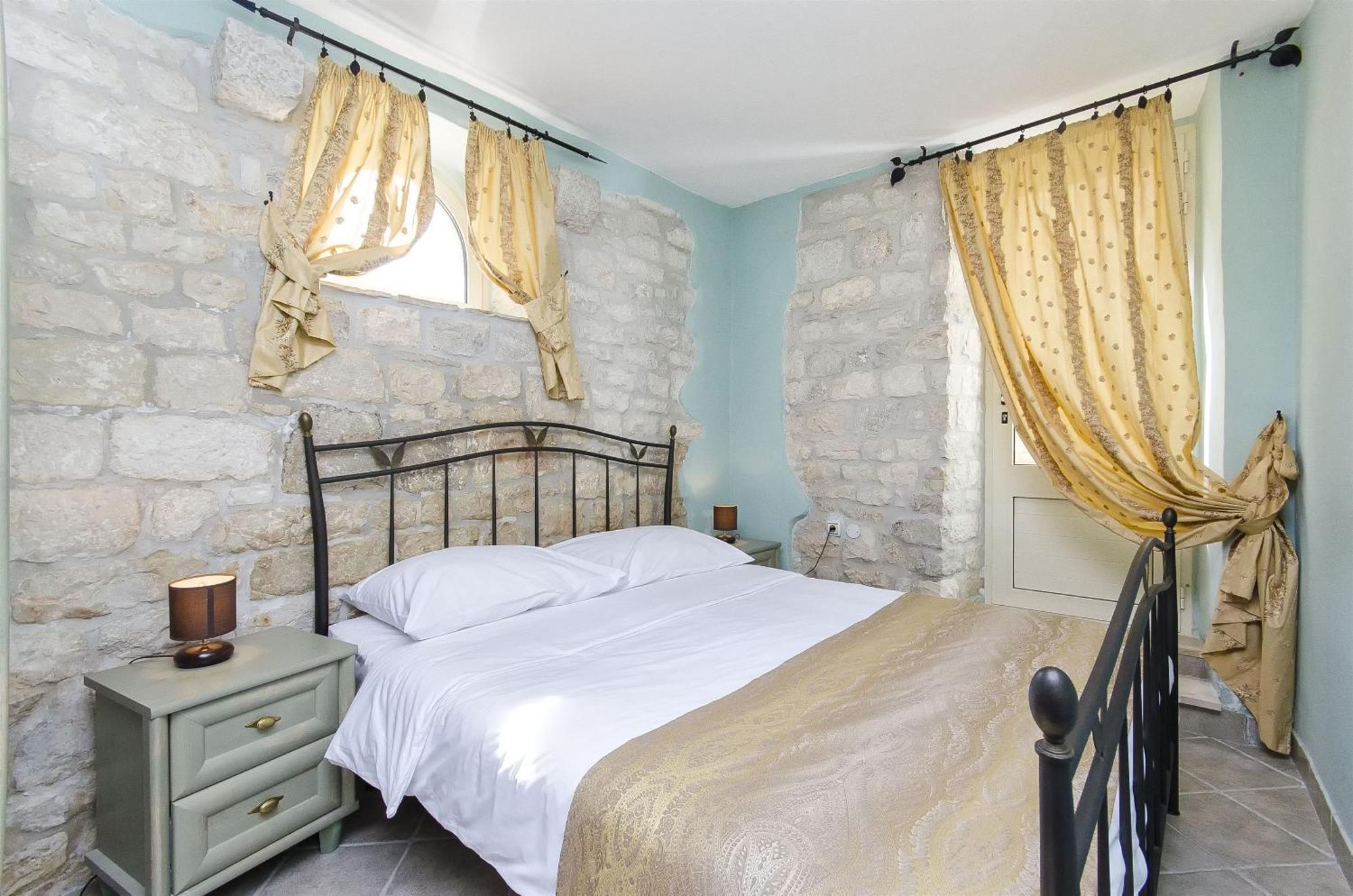 Standard Double Room,1212442747:JPEG