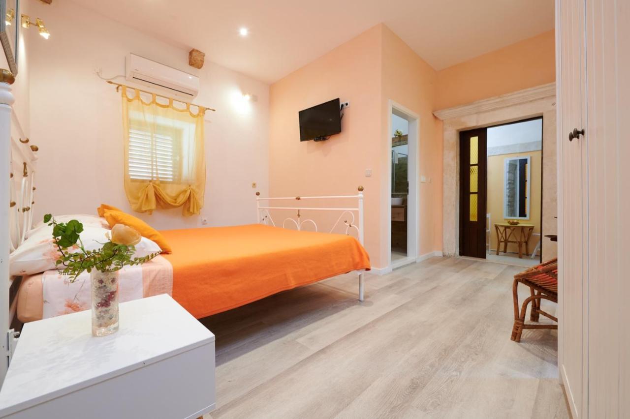 Studio Apartment with Queen Bed